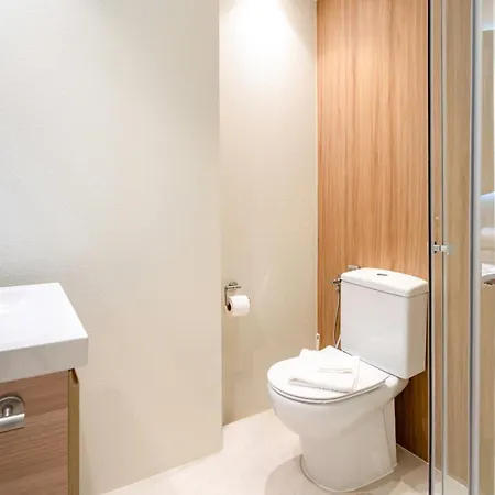 Апартаменты Vacation L Golden Mile Oasis L Family Friendly L Next To The And Puente L 24-7 Security Марбелья