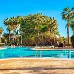 Golden Mile Oasis: Beachfront Family Haven At Puente Apartment *