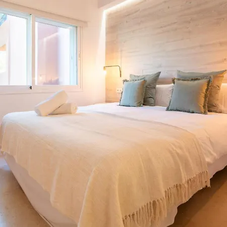 Golden Mile Oasis: Beachfront Family Haven At Puente