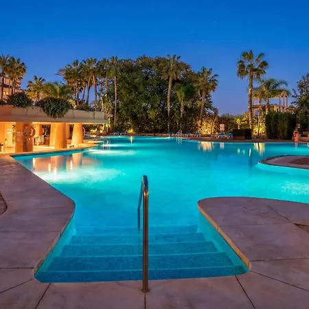 Vacation L Golden Mile Oasis L Family Friendly L Next To The And Puente L 24-7 Security Appartamento Marbella