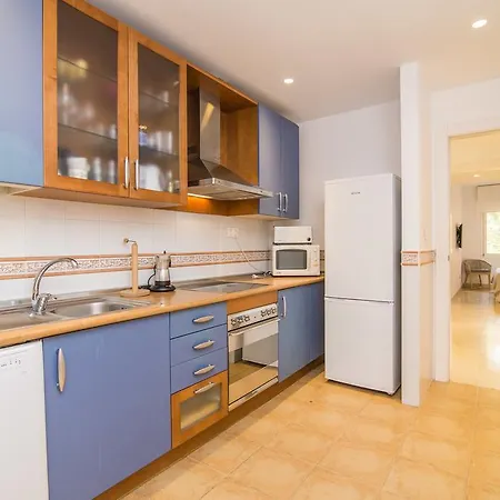 Golden Mile Oasis: Beachfront Family Haven At Puente *