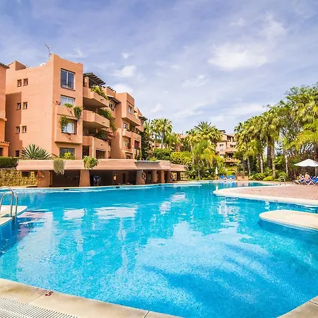 Golden Mile Oasis: Beachfront Family Haven At Puente Apartment