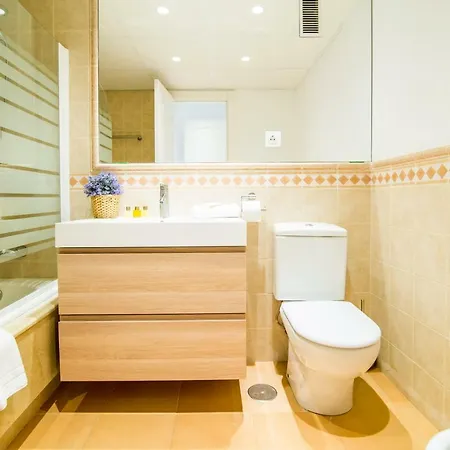 Golden Mile Oasis: Beachfront Family Haven At Puente *